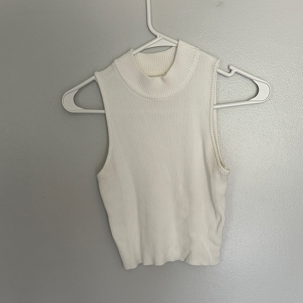 Sleeveless White Ribbed Cropped Knit Top